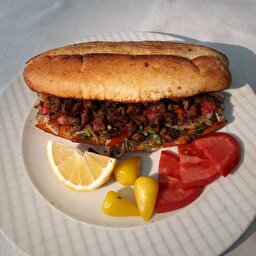 Yarım Ekmek Arası Et Tantuni