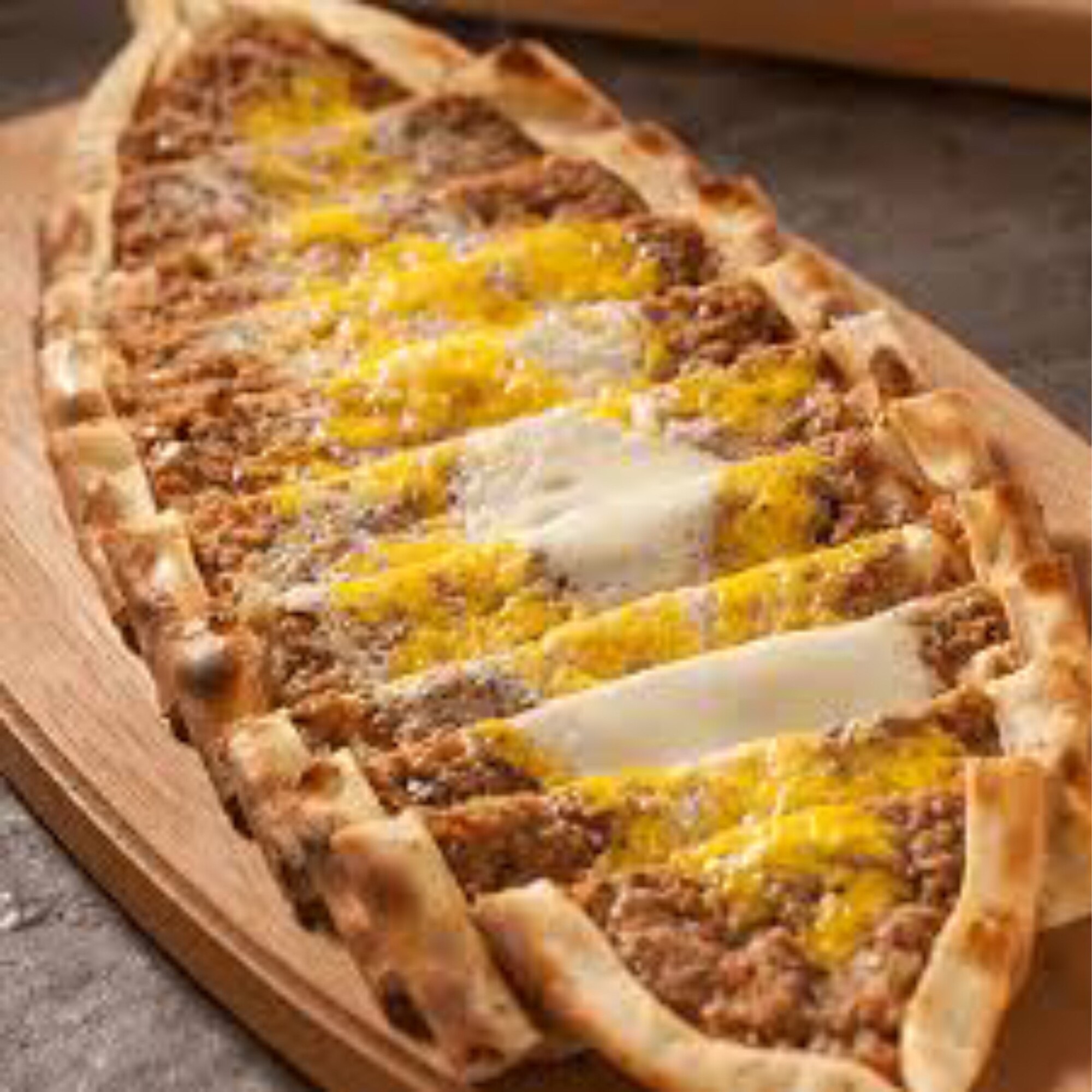 Kıymalı Yumurtalı Pide (Açık)