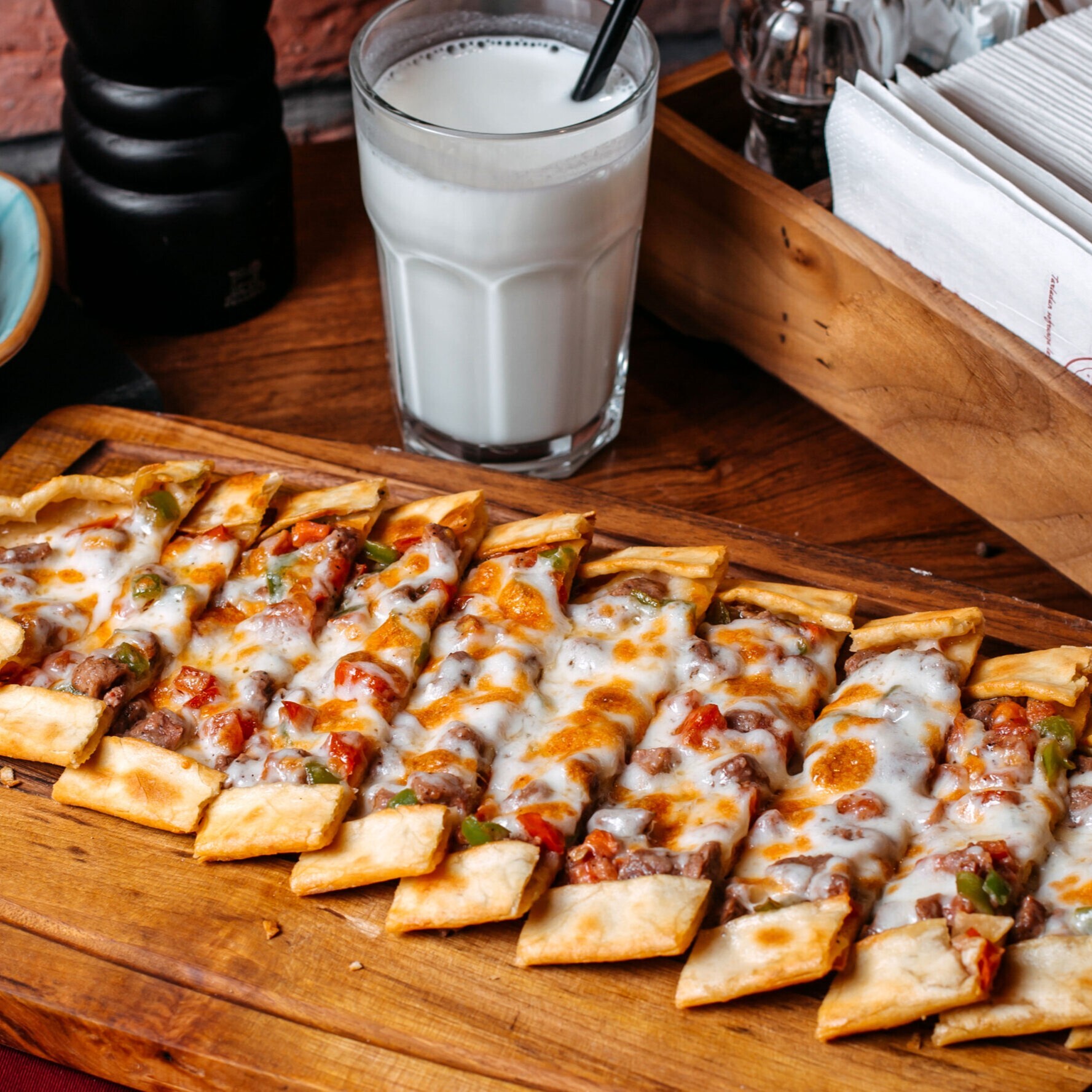 Kuşbaşılı Kaşarlı Pide Menü