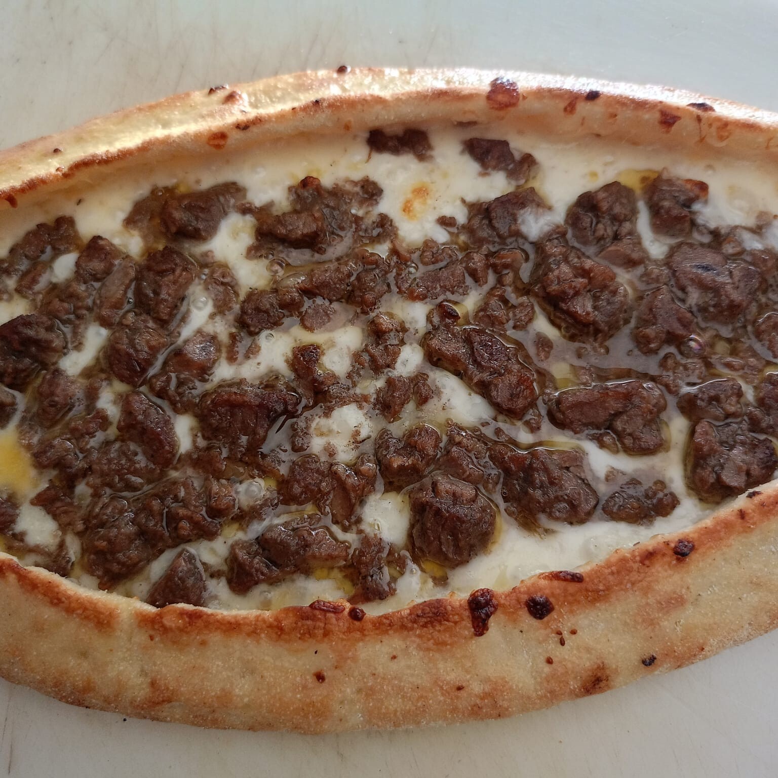 Kuşbaşılı Kaşarlı Pide